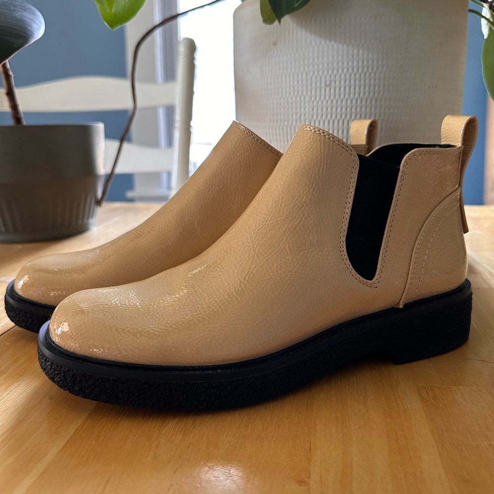 NWOT Franco Sarto Discontinued Jellisa Patent Chelsea Boot sz 7.5
